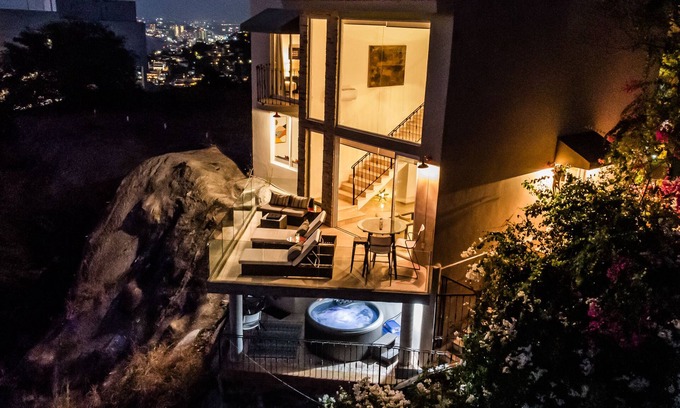 Romantic Zone Villa | ROMANTICA ZONE! CLICK HERE! VILLA&CAR! Map distance off. Villa is in Old Town!