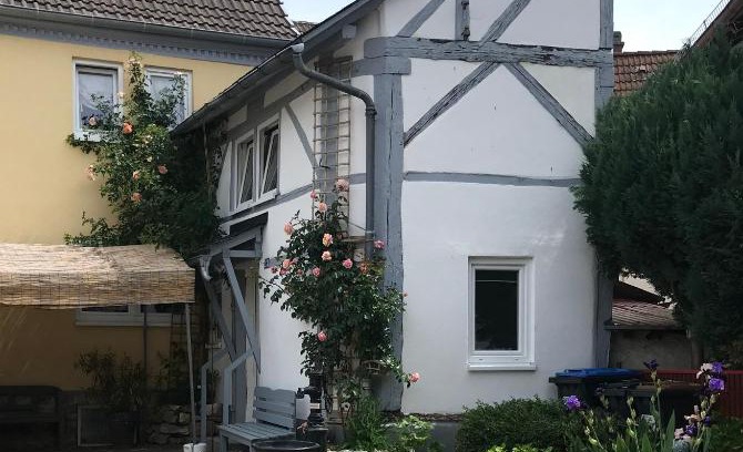 Wehrheim Apartment | Romantisches Gästezimmer - Zentralgelegen