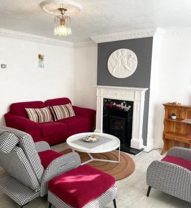 Chadwell Apartment | Romford Town House - 4-5 Bedroom