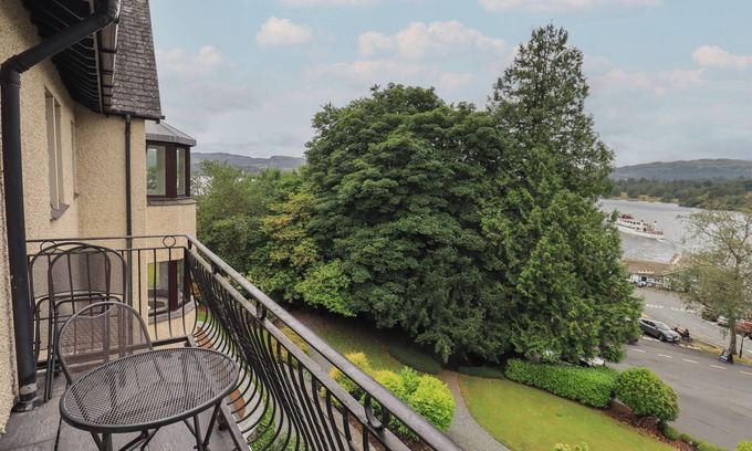 Waterhead Cottage | ROMNEY 17, family friendly, luxury holiday cottage in Ambleside