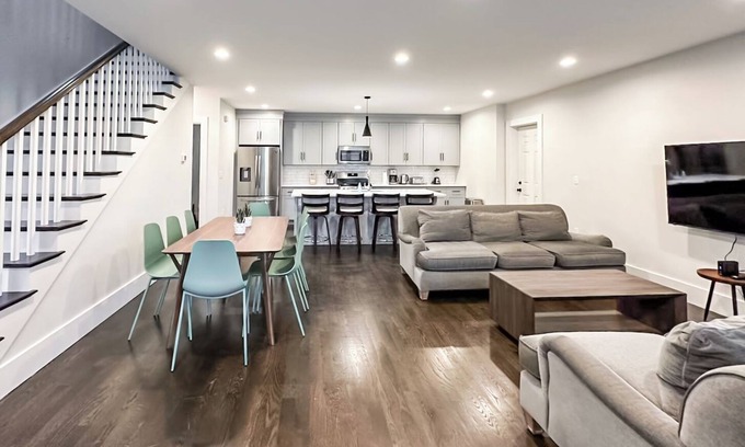 Neponset - Port Norfolk Apartment | Roof Deck 6Bedrooms, W/D, Parking, Baby Crib
