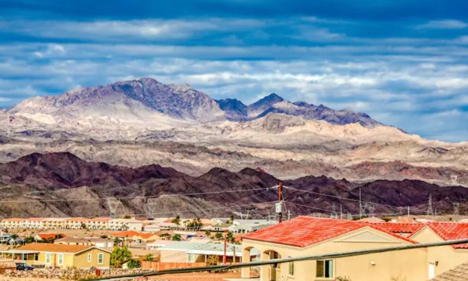 Sunridge Estates House | Roof top views of Laughlin with hot tub