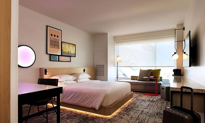 Downtown Atlanta Hotel | Rooftop Bar Onsite! Skyline View w/Captivating Atmosphere! Parking Available!