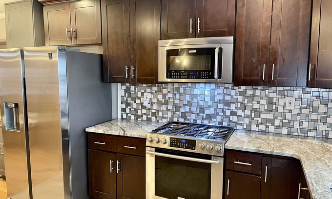 Graduate Hospital House | Rooftop City Views and Private Hot Tub