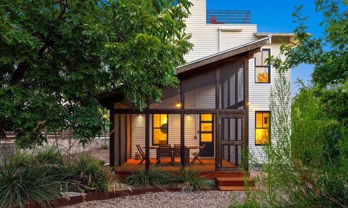 Foster Heights House | Rooftop Deck | 5 mins to downtown | Sleeps 6