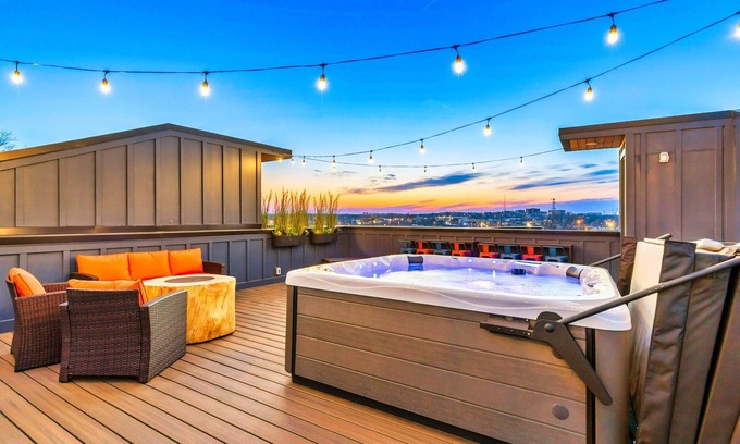 Hurwood Heights House | Rooftop Deck Hot Tub Retreat in Downtown Nashville