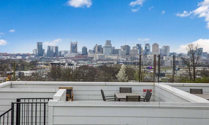 Cleveland Park House | Rooftop Lounge ~ Sleeps 12 ~4 bed