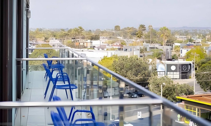 Venice Hotel | Rooftop Lounge Steps Away | 2 Balcony Rooms | Venice Beach | Free Breakfast