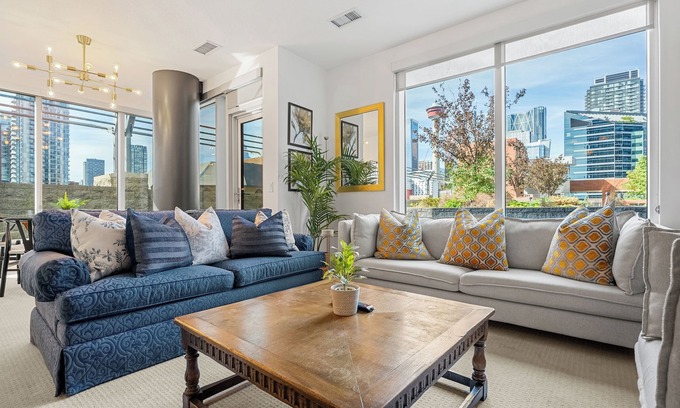 Victoria Park Apartment | Rooftop Patio 2BR, AC, Parking, +18 ONLY