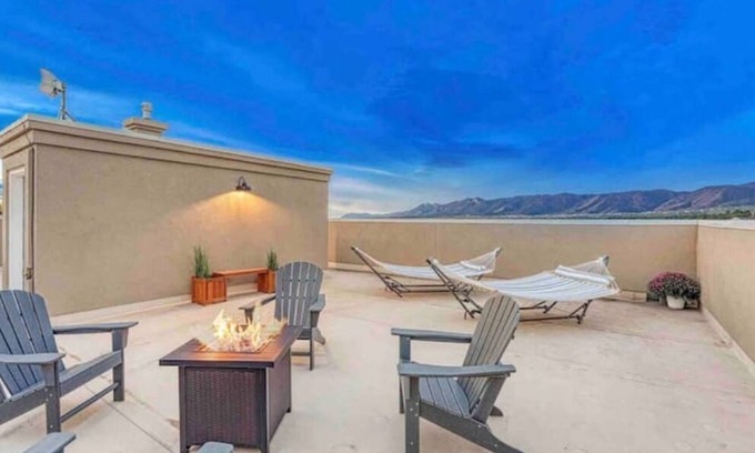 Monument House | Rooftop Patio, Hot Tub, EV charging, Mtn views, close to AFA!