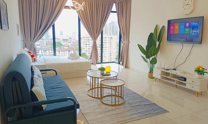 George Town Apartment | Rooftop Pool, 8 Pax, 2 Bedrooms, 2 Bathrooms, 2 Car Parks by Star Home