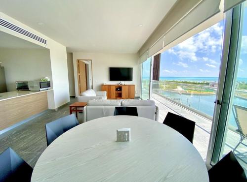 Zona Hotelera Apartment | Rooftop pool- family apartment- ocean view -close