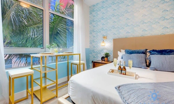 Hollywood Apartment | Rooftop Pool & Hot Tub| Hollywood Beach Boardwalk