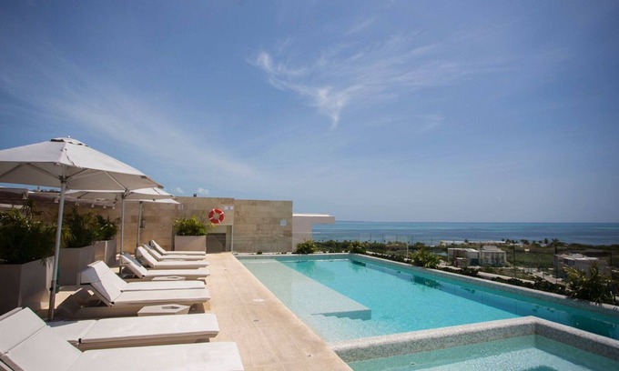 Zona Hotelera Apartment | Rooftop pool, ocean view -close to beach!