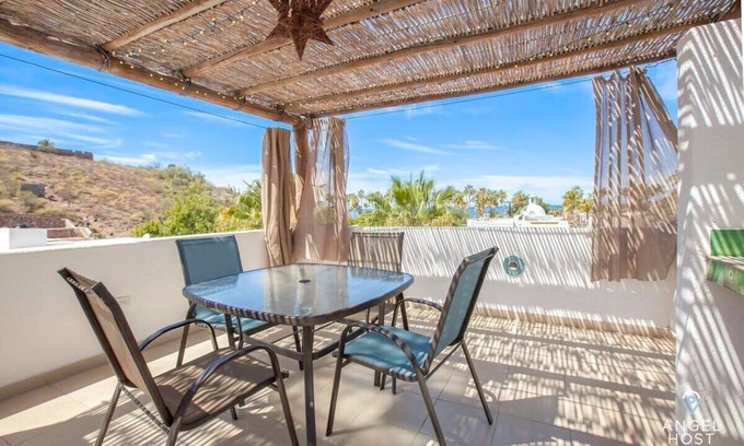 Lomas de Palmira Apartment | Rooftop Views & Sunsets, Steps to the Malecón