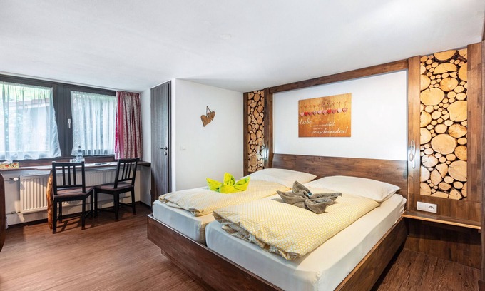 Bernau Apartment | Room '15' with Mountain View, Shared Terrace and Wi-Fi