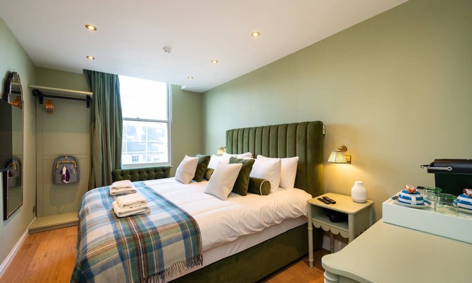 New Town House | Room 4A Summary: No.
