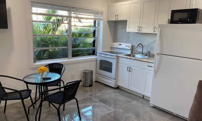 Hialeah Apartment | Room # 5 private full kitchen