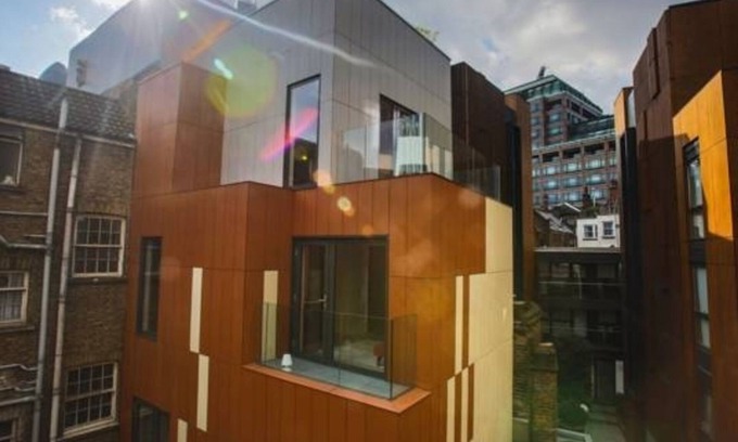 Bishopsgate House | Room 6 - Eames at Room Home Stay