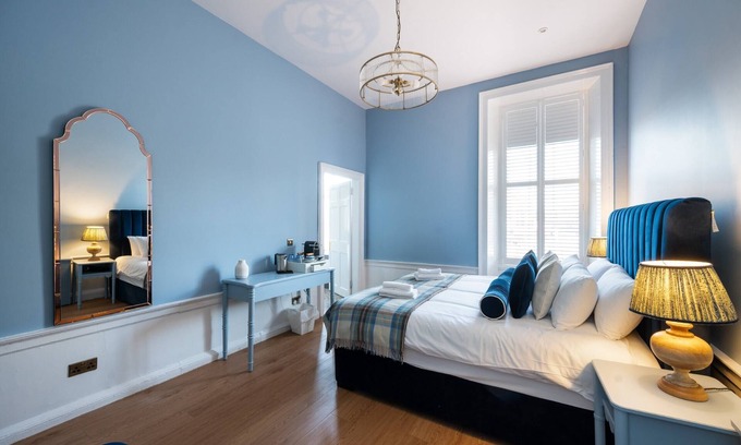 New Town House | Room 8 Summary: No. 5