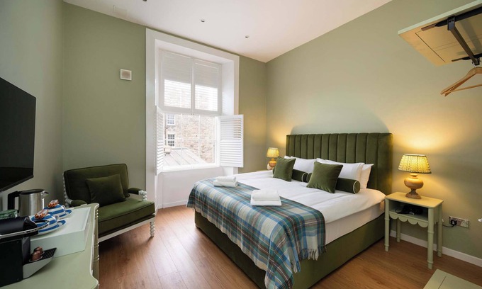 New Town House | Room 8A Summary: No.