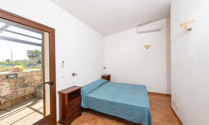 Vitigliano Apartment | Room 'Angeli Nel Salento - C H - Mare' with Private Terrace, Wi-Fi and Air Conditioning