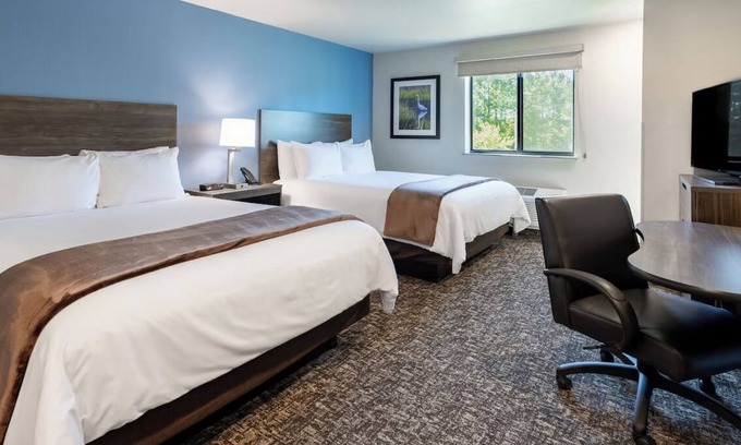 Garner Hotel | Room Close to White Deer Park Nature Center & Garner Performing Arts Center!