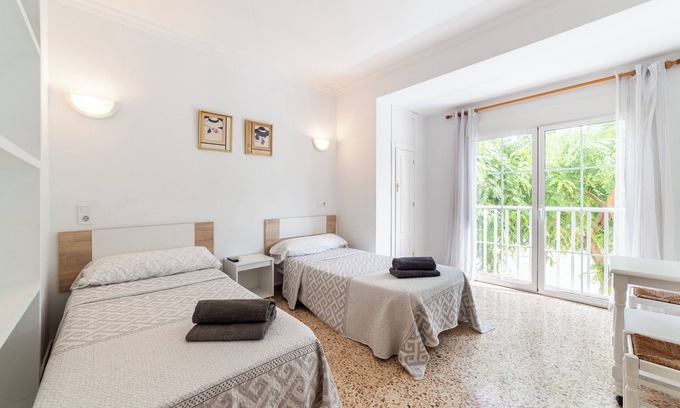 Roquetas de Mar Apartment | Room 'Doble Individual 11' with Wi-Fi and Air Conditioning