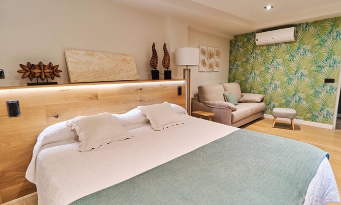 Consuegra Apartment | Room 'Doble Superior - Los Gigantes' with Shared Pool, Wi-Fi and Air Conditioning