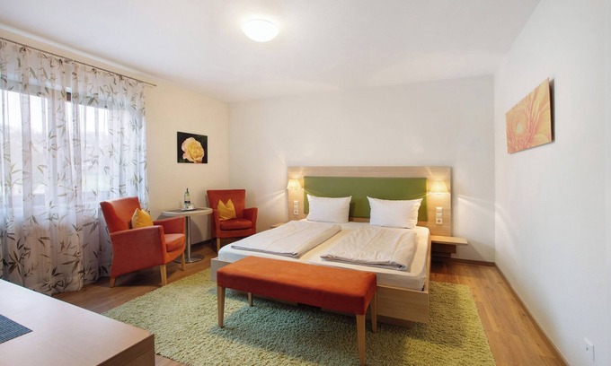 Bad Bellingen Apartment | Room 'Doppelzimmer 3' with Shared Garden and Wi-Fi