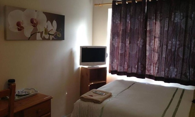Harlington House | Room-double Room Private Shower Room - d