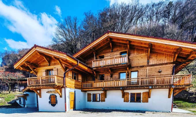 Sallanches Apartment | Room 'Double Room - PRM' with Mountain View and Wi-Fi