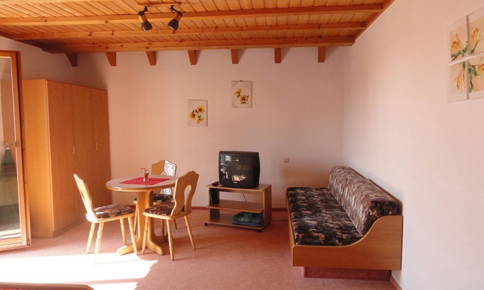 Sipplingen Apartment | Room 'Dreibettzimmer Mit Dusche Und Wc 2' with Balcony and Wi-Fi