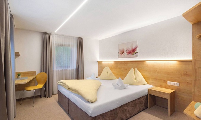 Valle Aurina Apartment | Room 'Ederhof 5' with Mountain View, Shared Terrace and Wi-Fi