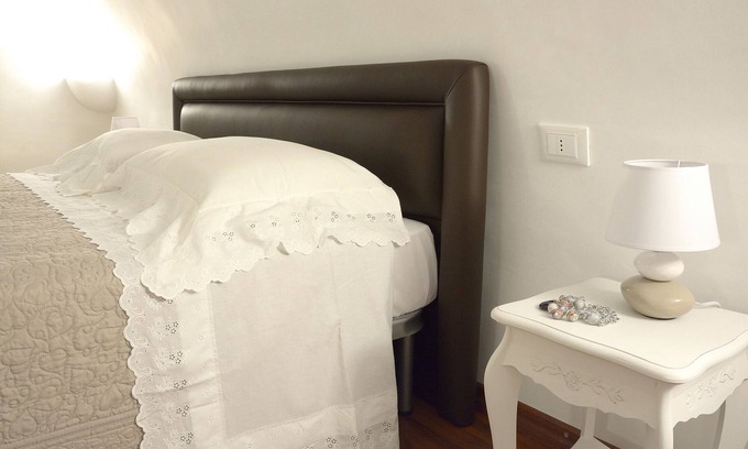 Martano Apartment | Room 'Elpis' with Wi-Fi and Air Conditioning