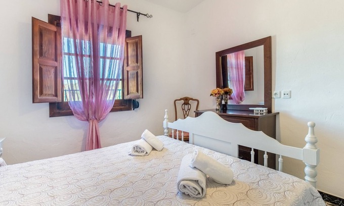 Guaro Apartment | Room 'Habitación 7' with Shared Terrace, Wi-Fi and Air Conditioning