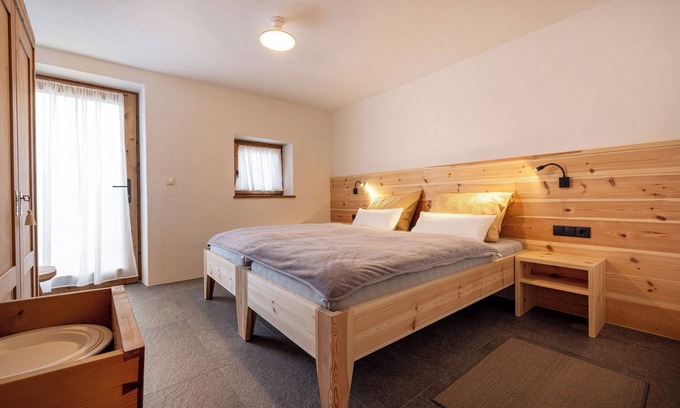 Renon Apartment | Room 'Hofer Hitt Double 3' with Mountain View, Shared Garden and Wi-Fi
