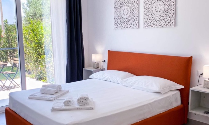 Noto Bed & Breakfast | Room in a cozy B&B with vineyard and swimming pool