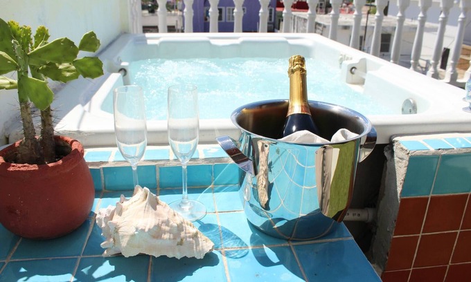 Downtown Cancun House | Room in B&B - Cancun Guest House 4 Terrace Tub
