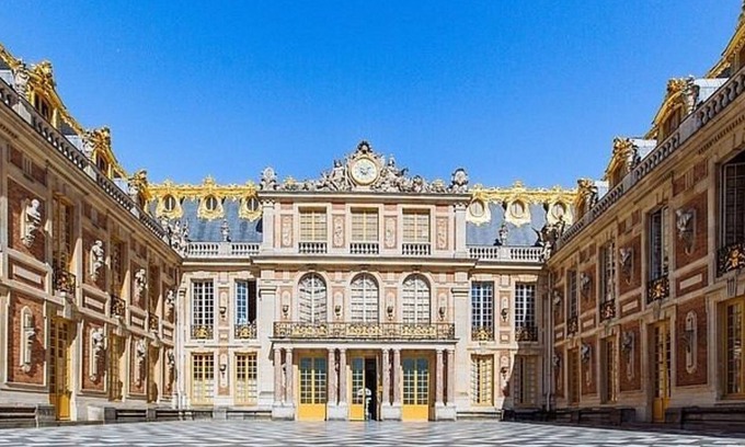 20th Arrondissement Apartment | Room in Gambetta for Solo Travelers