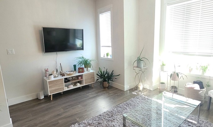 Colwood House | Room in new townhouse