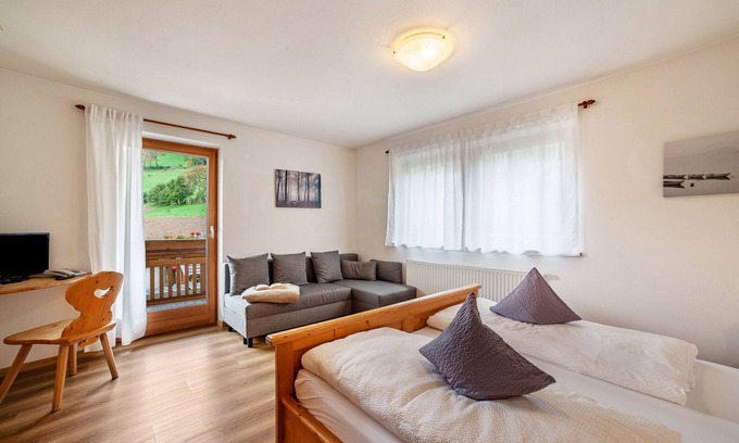 Meltina Apartment | Room 'Klausthaler Zimmer 14' with Mountain View, Shared Terrace and Wi-Fi