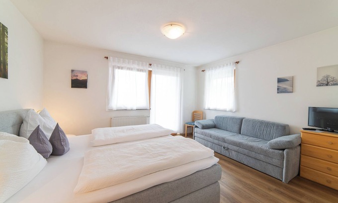 Meltina Apartment | Room 'Klausthaler Zimmer 13' with Mountain View, Shared Terrace and Wi-Fi
