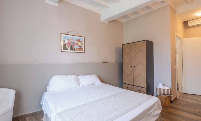 Ponte dʼArbia Apartment | Room 'L'arco Del Pellegrino' with Wi-Fi and Air Conditioning
