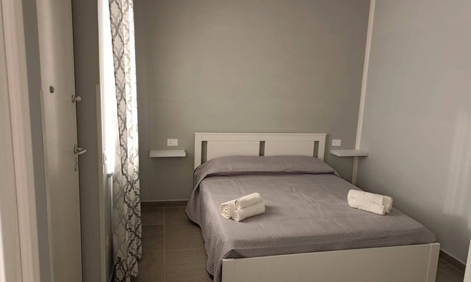 Capaccio-Paestum Apartment | Room 'La Fiesta' with Sea View, Wi-Fi and Air Conditioning