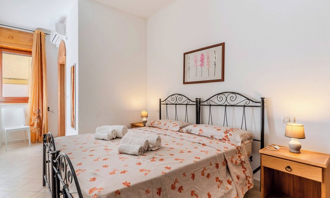Presicce Apartment | Room 'La Saracina - Camera 6' with Shared Terrace, Wi-Fi and Air Conditioning