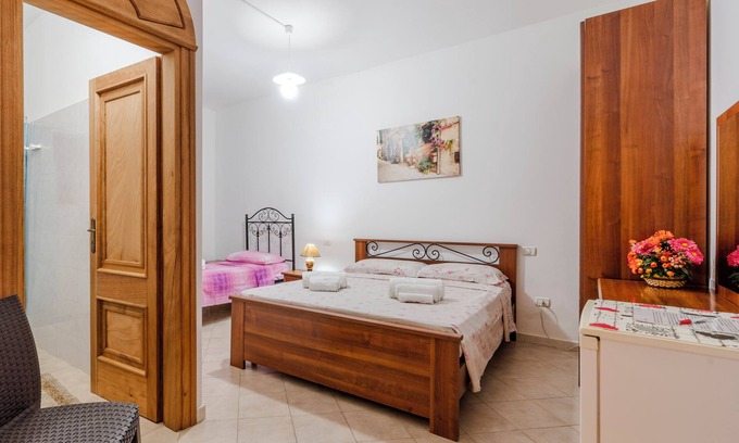 Presicce Apartment | Room 'La Saracina - Camera 1' with Shared Terrace, Wi-Fi and Air Conditioning