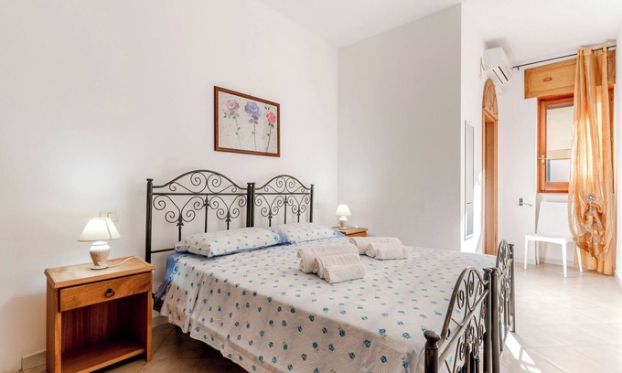 Presicce Apartment | Room 'La Saracina - Camera 4' with Shared Terrace, Wi-Fi and Air Conditioning