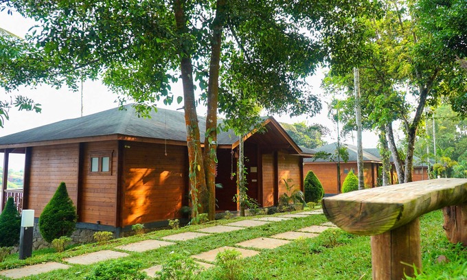Vazhavatta Hotel | Room-lakerose Wayanad Resort
