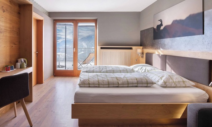 Sluderno Apartment | Room 'Mairhof Chavalatsch Lounge - Zi 3' with Mountain View, Terrace and Shared Garden
